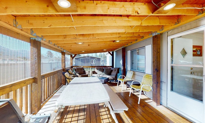 Christina Lake House | Dog-friendly cottage w/full kitchen, deck, & firepit - near playground & beach