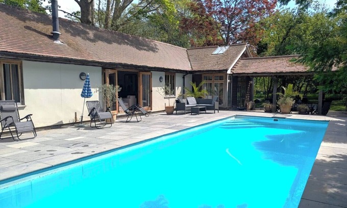 Chichester Cottage | Dog Friendly Cottage with Outdoor Swimming Pool, Tennis & Table Tennis