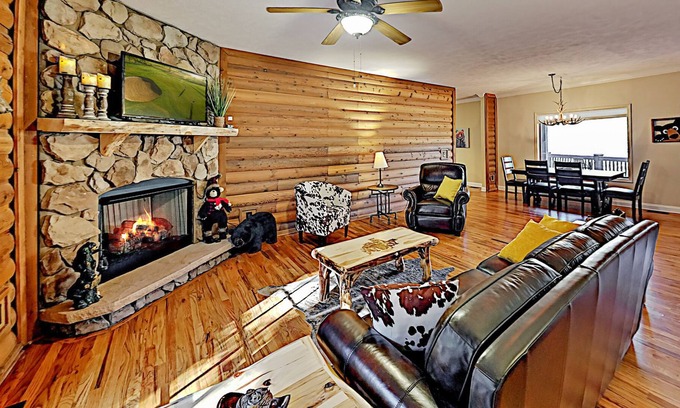 Hendersonville House | Dog-friendly Country Home | Huge Wraparound Porch | Near Hendersonville