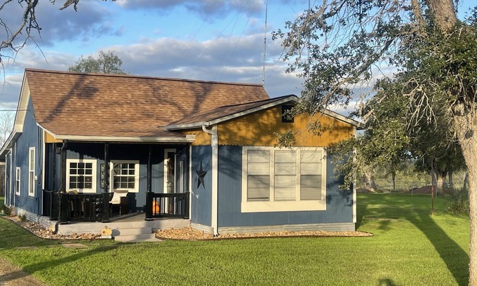 San Antonio Other | Dog friendly Country Living with City Amenities!