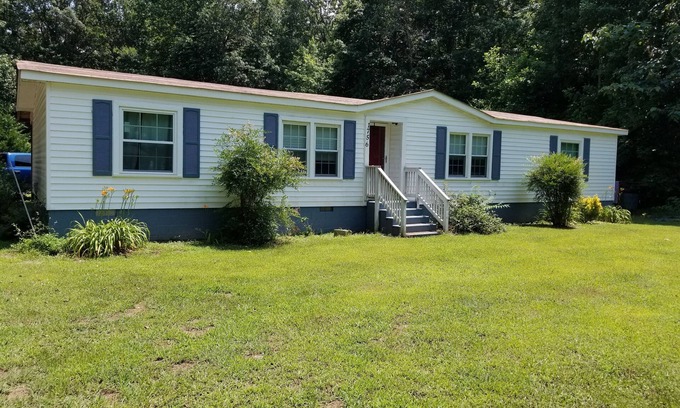 Surry House | Dog Friendly Country Home Ferry Ride to Williamsburg w/o the Williamsburg Price