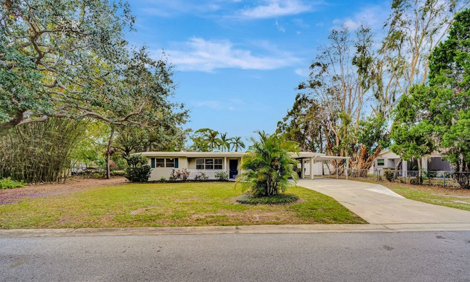 Alta Vista House | Dog-friendly downtown home with enclosed backyard, patio, grill, bikes & firepit