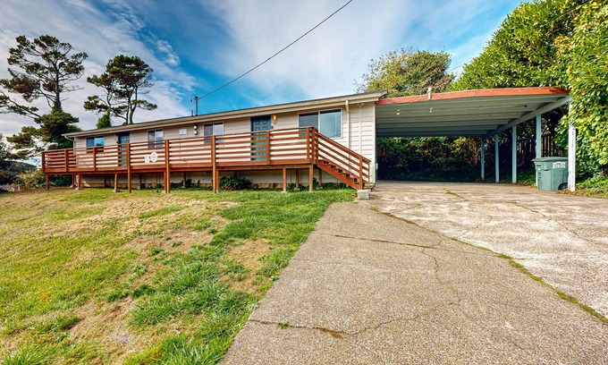 Newport House | Dog-friendly duplex in the Heart of Nye beach near the beach & downtown