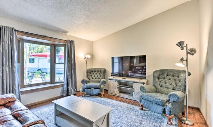 Eden Prairie Apartment | Dog-Friendly Eden Prairie Escape Near Beach!