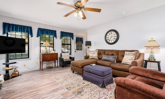 Pineola House | Dog-friendly getaway with WiFi, gas fireplace, & washer/dryer