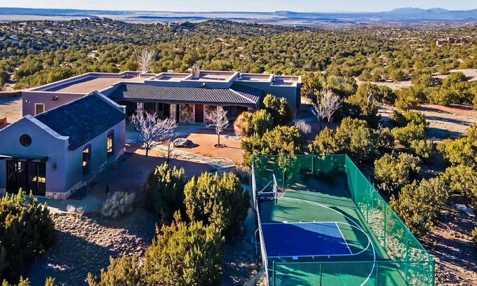 Eldorado at Santa Fe House | Dog-friendly guest house near trails with outdoor kitchen, fireplace, patio, gym
