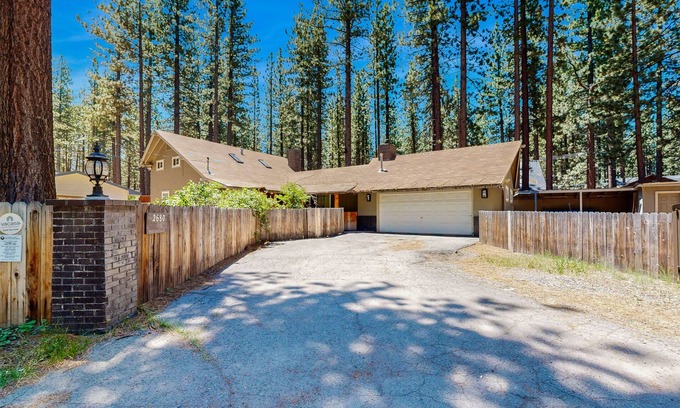 Black Bart House | Dog-friendly home with large fenced yard - minutes to Heavenly & lake