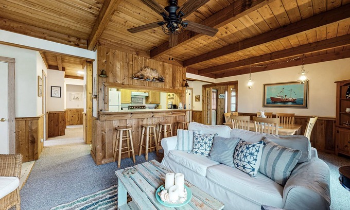 Nehalem House | Dog friendly home by river with WiFi, hot tub, fireplace, washer/dryer