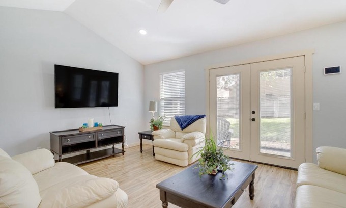 Conroe House | Dog-Friendly Home in The Woodlands with Fenced Yard!