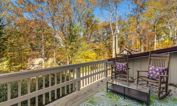 Blowing Rock House | Dog-friendly home in the treetops with hot tub, decks, fireplace, great location