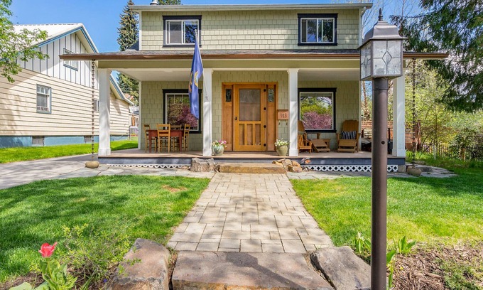 Garden District House | Dog-friendly home with hot tub, roof deck, theater room & great location
