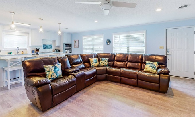 Kingsland House | Dog-friendly home w/a furnished patio, free WiFi, & central A/C- near cove