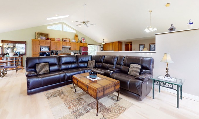 Florence House | Dog-friendly home w/bay views - easy access to the river & in-town convenience