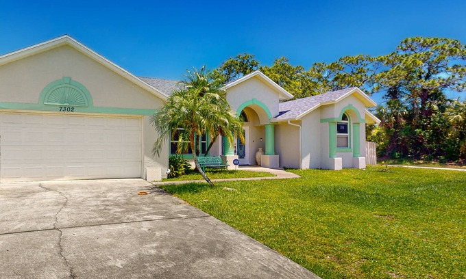 Lakewood Park House | Dog-friendly home with golf, beaches, and shopping nearby