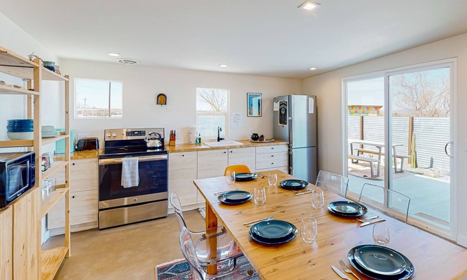 Joshua Tree House | Dog-friendly home with gas grill, patio, washer/dryer, & TV - near attractions