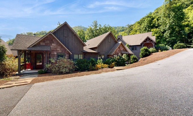 Bear Lake Reserve House | Dog-Friendly Home w/Firepit, Shared Pools/Hot Tubs, & Lake/Golf/Boat Access