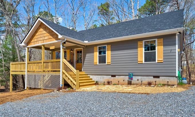 Eagle Mountain Cabin | Dog-friendly home with wraparound deck, firepit, grill, WiFi, and gas fireplace