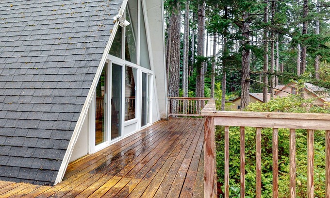 Dunes City House | Dog-Friendly Home with Expansive Deck with Hot Tub and Dock on Woahink Lake