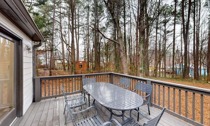 Kennesaw House | Dog-friendly home with full kitchen, washer/dryer, furnished deck, & AC