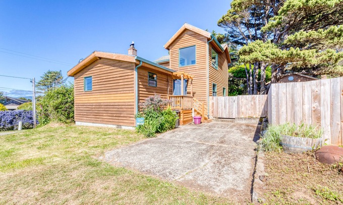 Cape Meares House | Dog-friendly house near beach w/hot tub, fireplace, enclosed yard, full kitchen