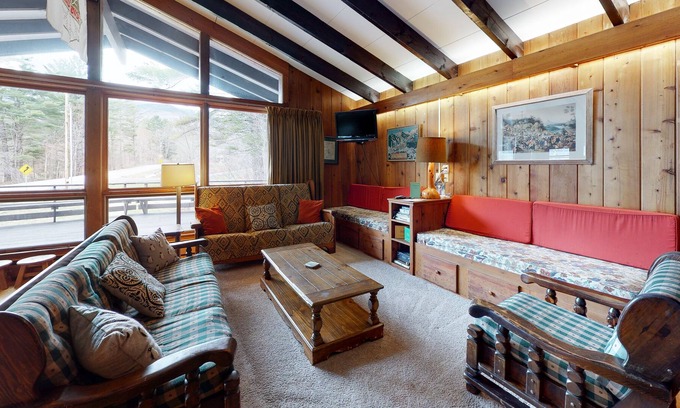 Waitsfield House | Dog-friendly house with fast WiFi, large fireplace, foosball, washer & dryer