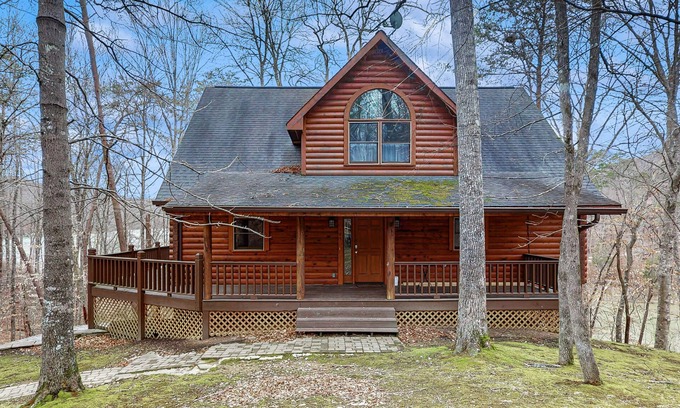 Tazewell Cabin | Dog-friendly lake home with private floating dock - jetted tub, firepit, & decks