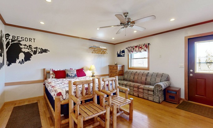 Murphysboro Cabin | Dog-friendly, lakefront cabins with firepit, porches & pond - great for groups