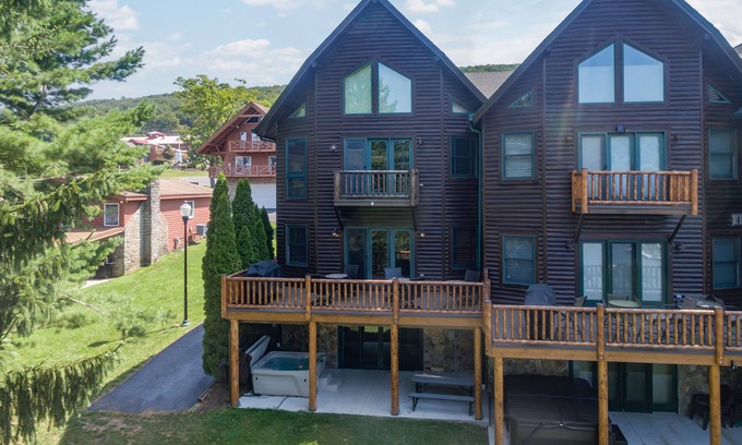 McHenry House | Dog Friendly Lakefront Bliss: Hot Tub, Views & Fun