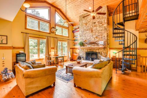 Gumlog House | Dog-Friendly Lavonia Home with Dock and Lake Access