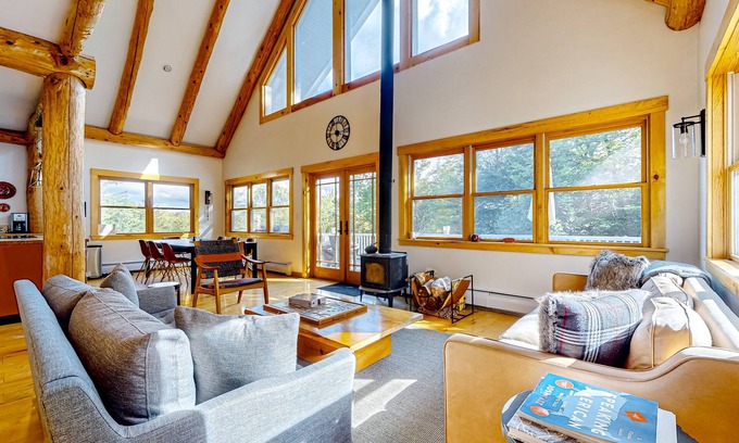 Mount Holly House | Dog-friendly lodge with game room, 2 fireplaces, kayaks, SUPs & bikes