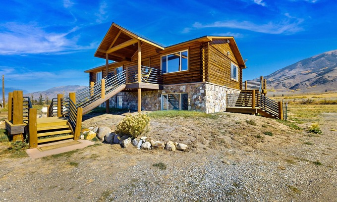 Silverthorne House | Dog-friendly log home with mountain views & large deck - near skiing, golfing