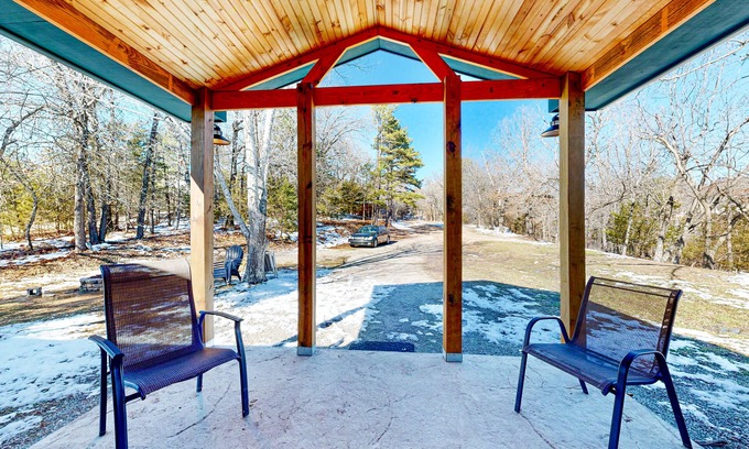 Eureka Springs House | Dog-friendly log home near downtown with firepit, gas grill, & decks