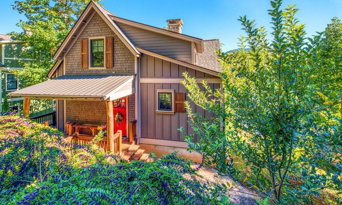 Cullowhee Cabin | Dog-friendly mountain home w/ central AC, EV chargers, fireplace, & washer/dryer