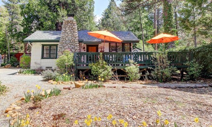 Idyllwild House | Dog-friendly mountain retreat with private hot tub & well-appointed deck