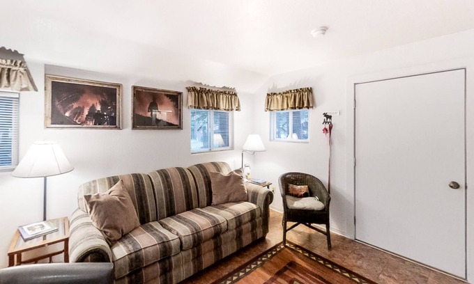Joseph House | Dog-friendly mountain-view cabin in walkable locale with deck & grill