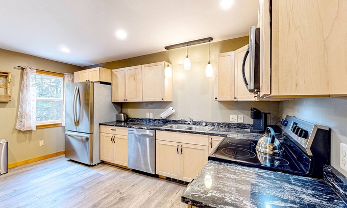 Paris Apartment | Dog-friendly, newly built apartment near Norway Lake & Sunday River