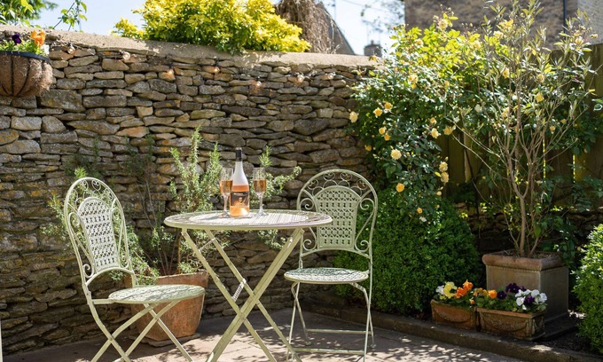 Fairford Cottage | Dog friendly one bed holiday cottage in Fairford - Wood Cottage
