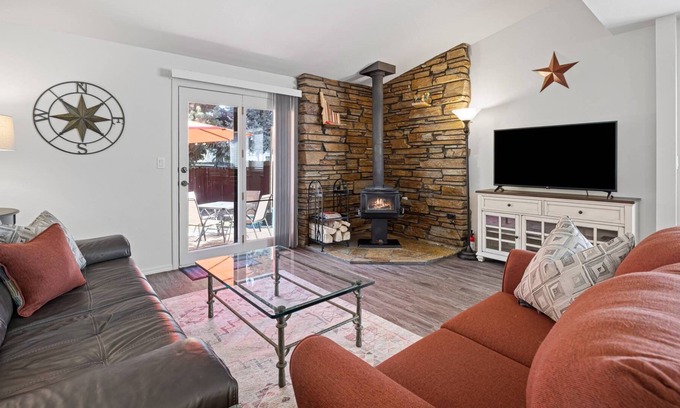 Boise House | DOG FRIENDLY! PERFECT for A FUN Fam + Friends Get Away in the West. Ping Pong, Corn Hole, + More!