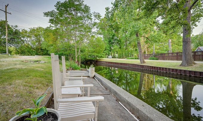 Pinckney House | Dog-Friendly Pinckney Vacation Rental on Canal!