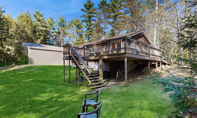 Eagle River House | Dog-Friendly Retreat Near Trails & Lake with Full Kitchen, Central AC, & WiFi