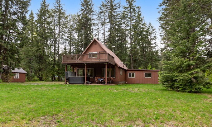 Cle Elum Cabin | Dog-friendly riverfront home with hot tub, large yard, fast WiFi and fireplace