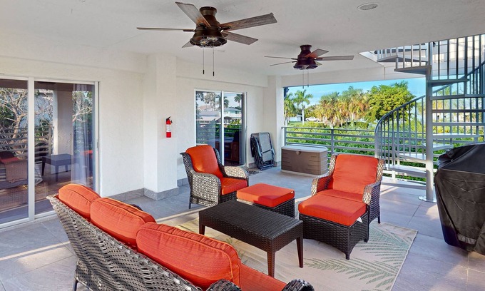 Isles of Capri Condo | Dog-friendly single-level condo with furnished patio, rooftop, & washer/dryer