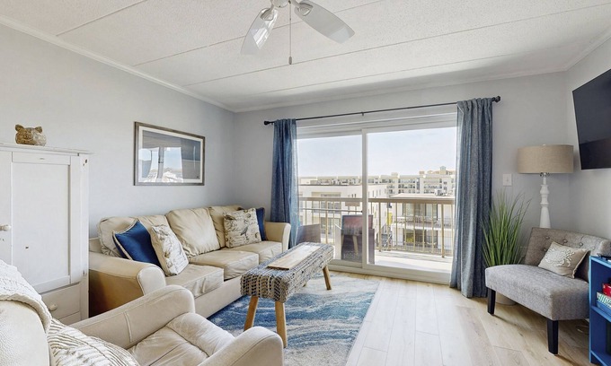 North Ocean City Condo | Dog-friendly stay near the ocean with private balcony, washer/dryer, & AC