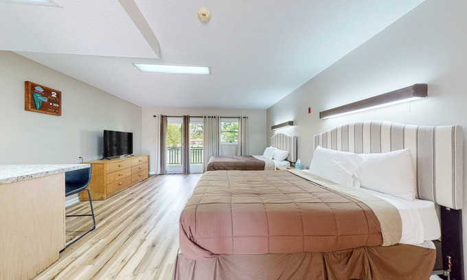 Baneberry Apartment | Dog-friendly studio with peaceful views, game room & gym - walk to Douglas Lake