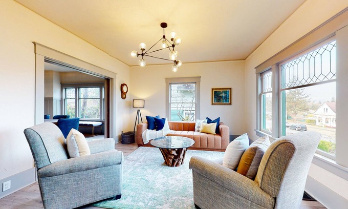 Old Town House | Dog-friendly turn-of-the-century home in Old Town near the Bay