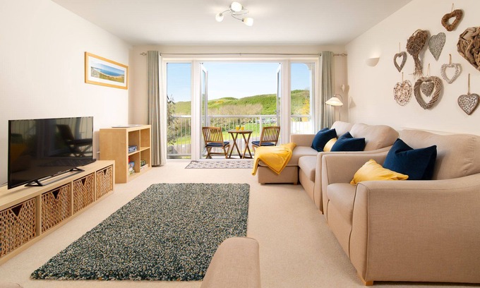 Mortehoe Apartment | Dog friendly, two bedroom holiday apartment with balcony in Mortehoe, North Devon.