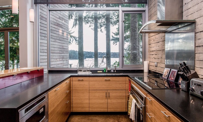 Bainbridge Island House | Dog-Friendly Home on Bainbridge Island Bay