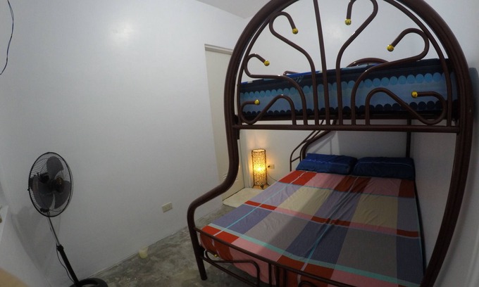 Legazpi House | Dog Friendly Vacation Rooms with Private Bathroom for 3 Persons