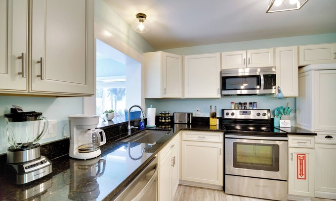Vero Beach South House | Dog-Friendly Vero Beach Home < 7 Mi to Coast!