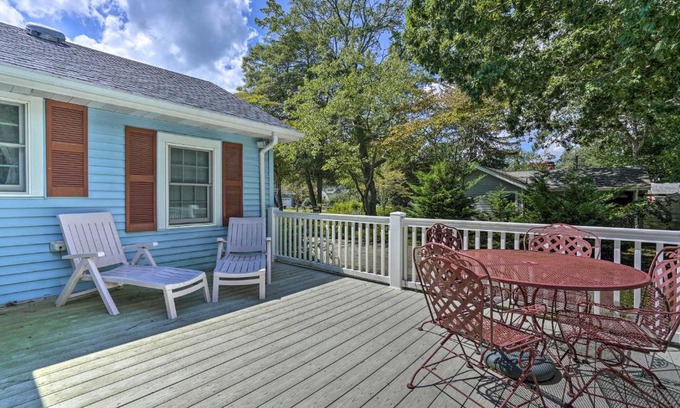 Waretown House | Dog-Friendly Waretown Home with Furnished Deck!